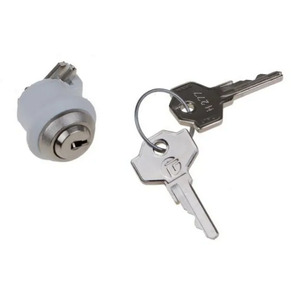 Chiusura porta con chiavi